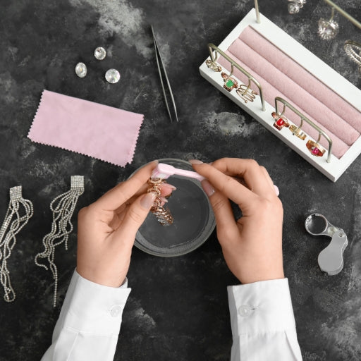 Comment nettoyer et entretenir vos bijoux ?
